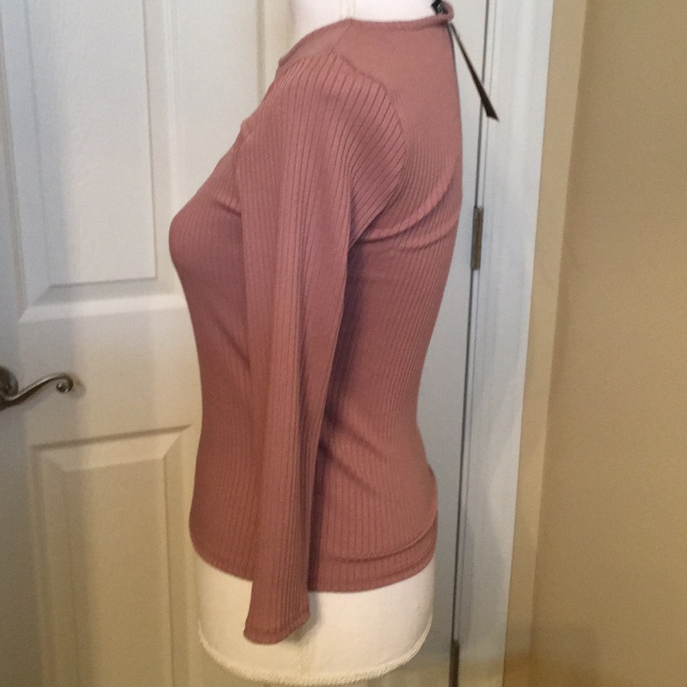 Last One! Lavenders cut out front top Small - Picture 2 of 4
